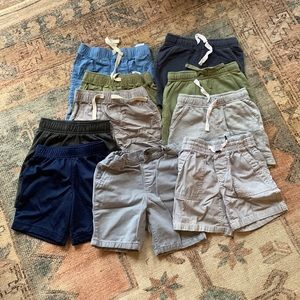 10 pairs of boys shorts, size 4T. EUC.